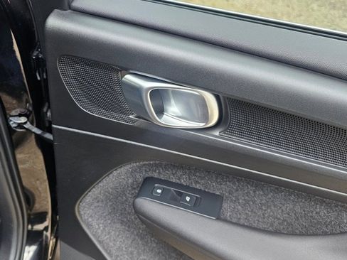 Certified 2025 Volvo XC40 B5 Plus image 11