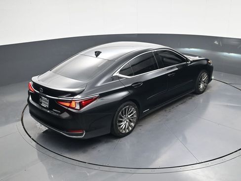 Used 2022 Lexus ES 300h 300h Luxury w/ Accessory Package image 30