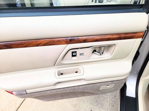 Used 1997 Oldsmobile 88 LSS FWD image 14