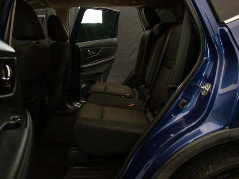 Used 2018 Nissan Rogue SV image 21