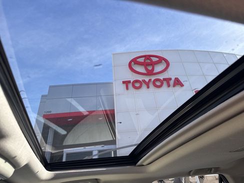 Certified 2020 Toyota 4Runner SR5 Premium image 8