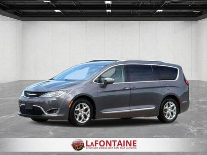 Used 2017 Chrysler Pacifica Limited w/ UConnect Theater Package