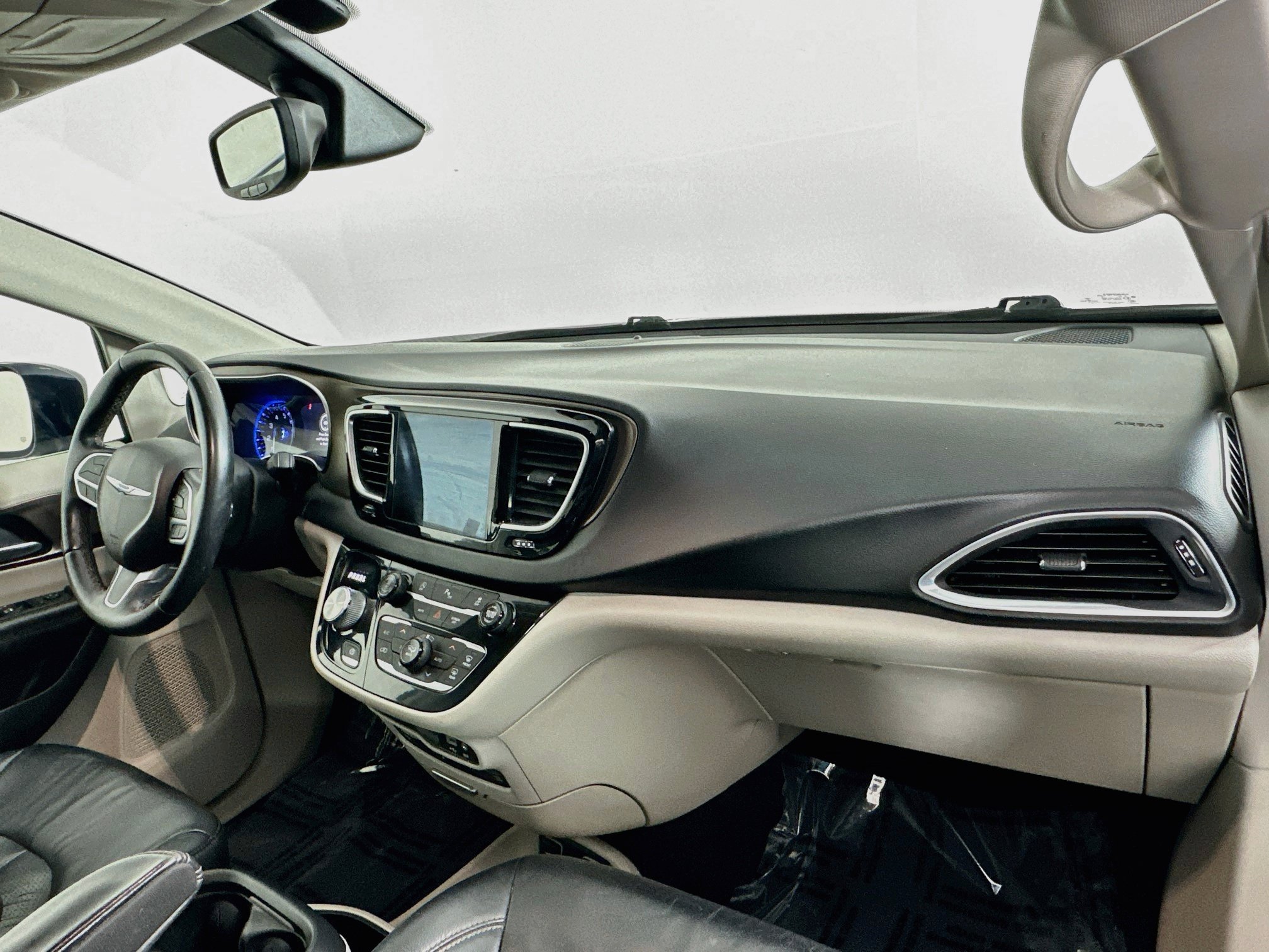 Used 2018 Chrysler Pacifica Touring-L Plus FWD image 30