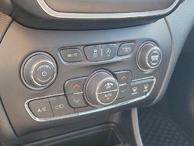 Used 2020 Jeep Cherokee Trailhawk w/ Cold Weather Group AWD/4WD image 18