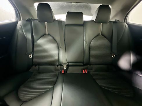 Used 2020 Toyota Camry SE w/ Convenience Package FWD image 32