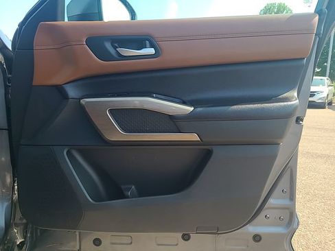 Used 2024 Nissan Pathfinder Platinum w/ Lighting Package (N92) AWD/4WD image 29