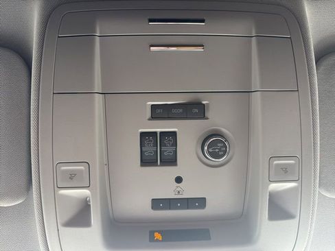 Used 2018 Chevrolet Suburban Premier image 46