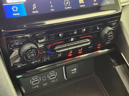 Used 2023 Jeep Grand Cherokee L Limited w/ Luxury Tech Group II AWD/4WD image 27