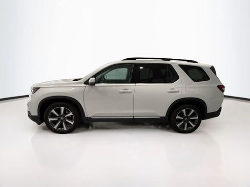Used 2025 Honda Pilot Touring image 4