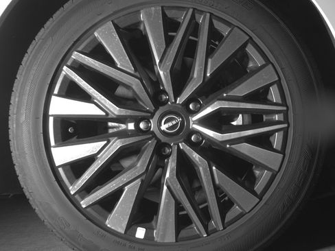 Used 2025 Nissan Altima 2.5 SV FWD image 13