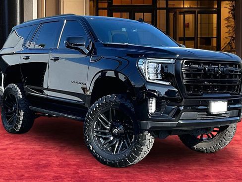 Used 2022 GMC Yukon SLT w/ SLT Premium Package image 2