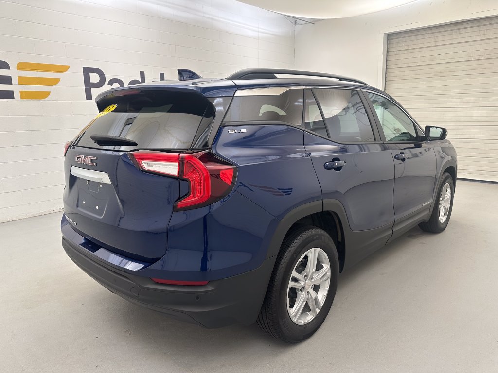 Used 2023 GMC Terrain SLE w/ Driver Convenience Package FWD image 7