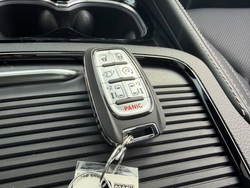 New 2026 Chrysler Pacifica Limited image 45