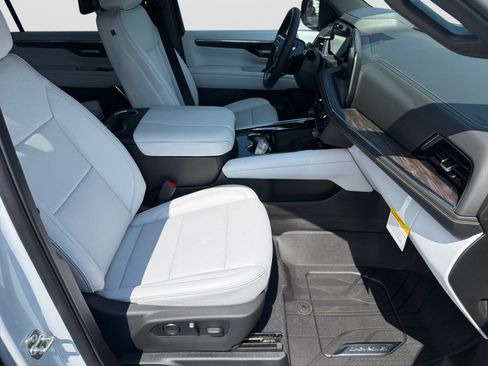 New 2026 Chevrolet Suburban Premier AWD/4WD image 12