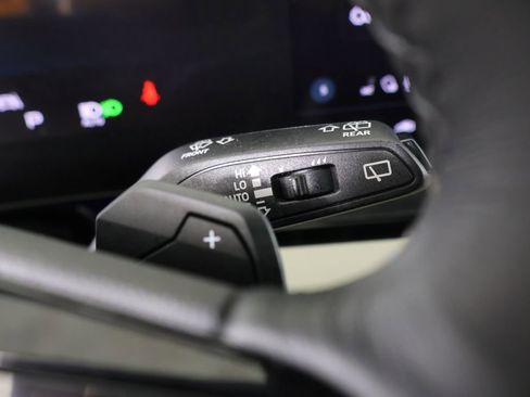 Used 2025 Audi Q6 e-tron Premium Plus w/ Premium Plus image 32