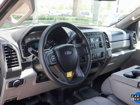 Used 2017 Ford F550 2WD Crew Cab Super Duty image 17