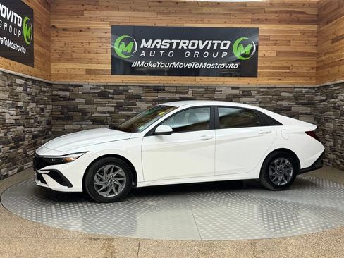 Used 2024 Hyundai Elantra SEL FWD image 5