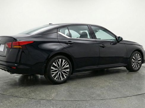Used 2025 Nissan Altima 2.5 SV FWD image 9