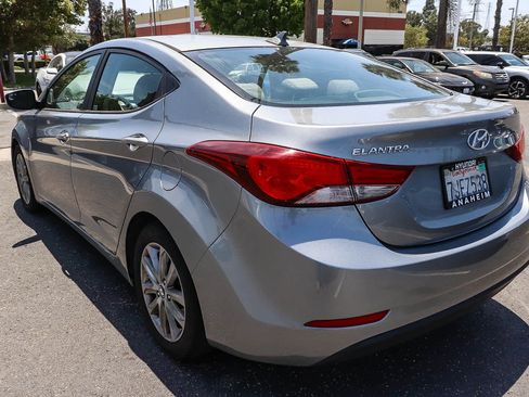 Used 2014 Hyundai Elantra SE w/ Option Group 02 FWD image 4