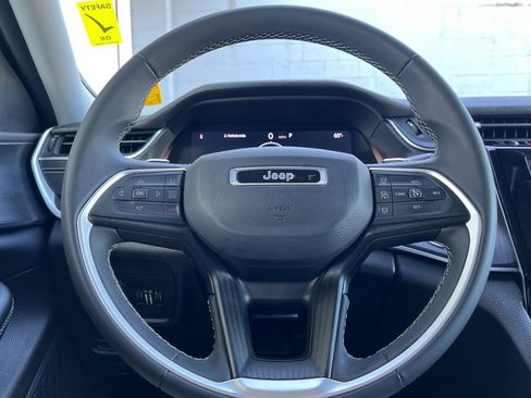 Used 2023 Jeep Grand Cherokee L Laredo image 21