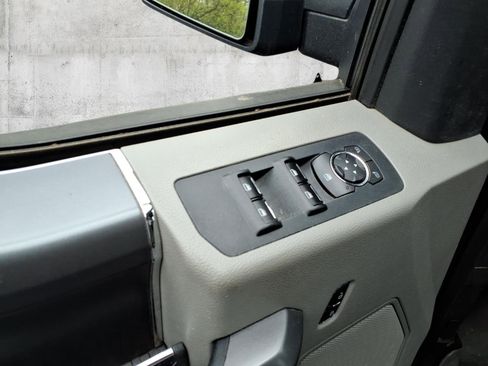Used 2015 Ford F150 XLT w/ Equipment Group 302A Luxury AWD/4WD image 12