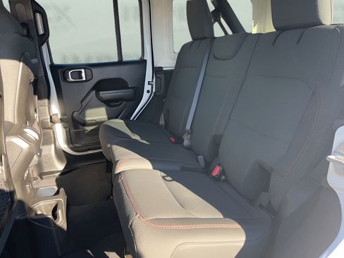 Used 2025 Jeep Wrangler Unlimited Rubicon AWD/4WD image 10