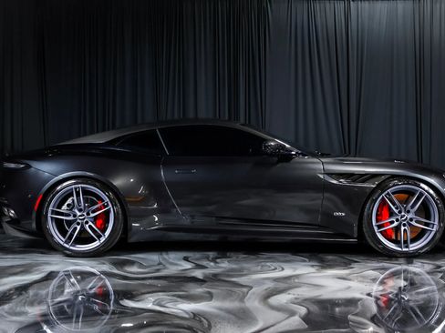 Used 2019 Aston Martin DBS Superleggera RWD image 2