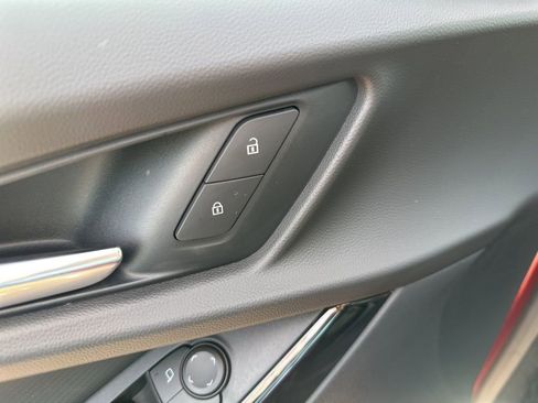 New 2026 Chevrolet Equinox LT w/ Convenience Package II image 8