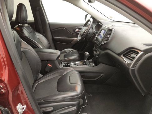 Used 2019 Jeep Cherokee Latitude Plus w/ Cold Weather Group AWD/4WD image 21