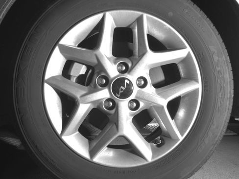 Used 2025 Kia Soul LX w/ LX Technology Package image 12