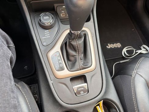 Used 2015 Jeep Cherokee Limited w/ Luxury Group image 24