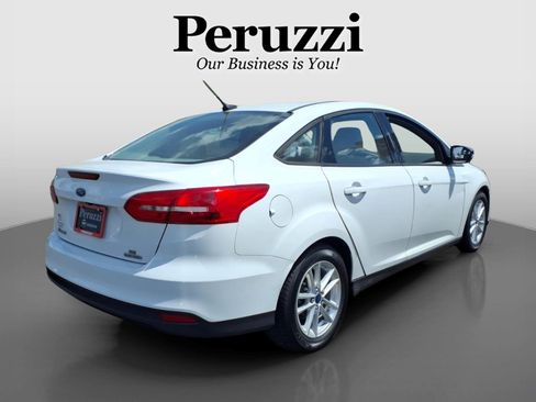 Used 2016 Ford Focus SE FWD image 3