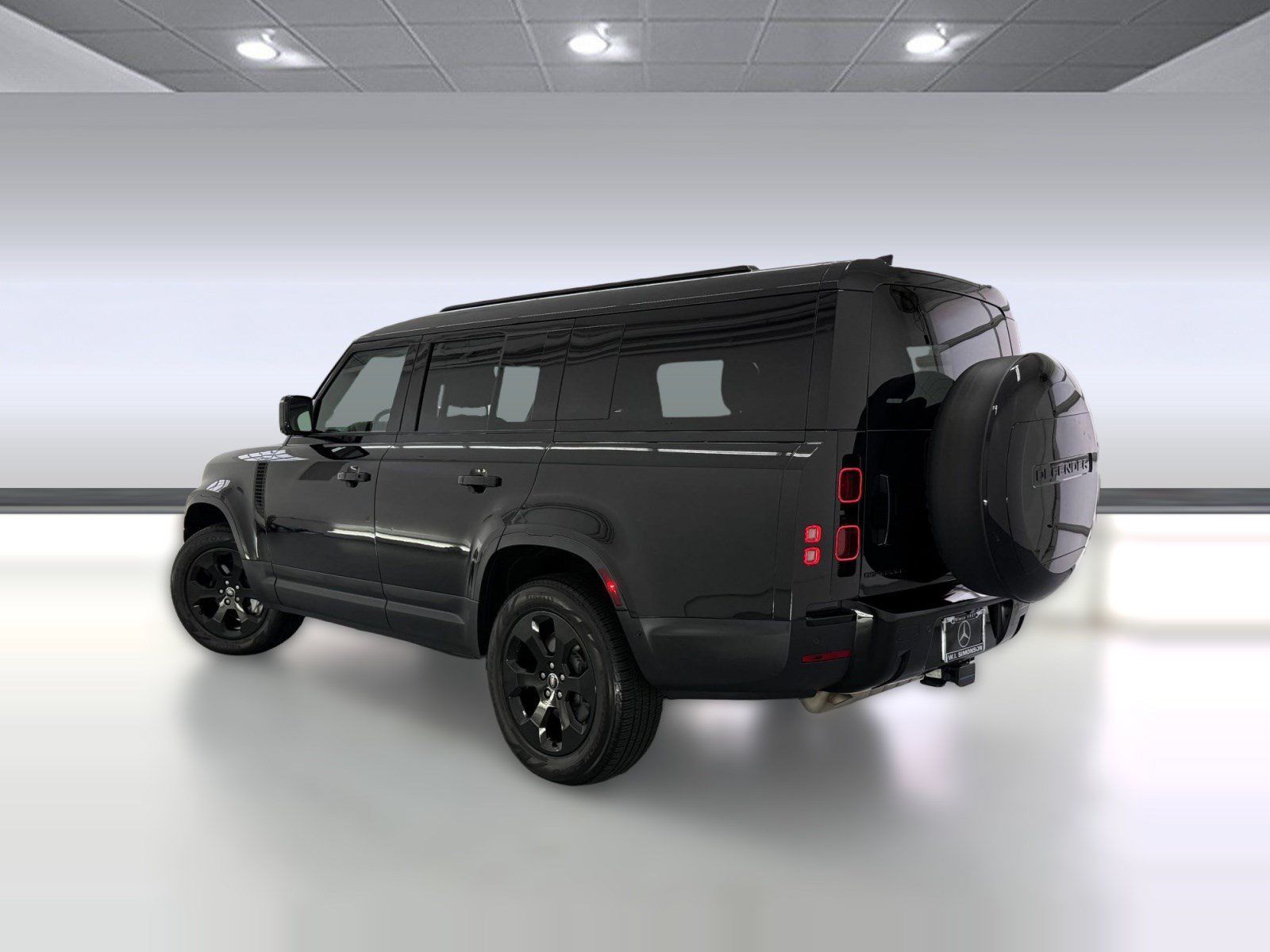 Used 2025 Land Rover Defender 130 S AWD/4WD image 3