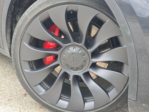 Used 2024 Tesla Model Y Performance AWD/4WD image 8