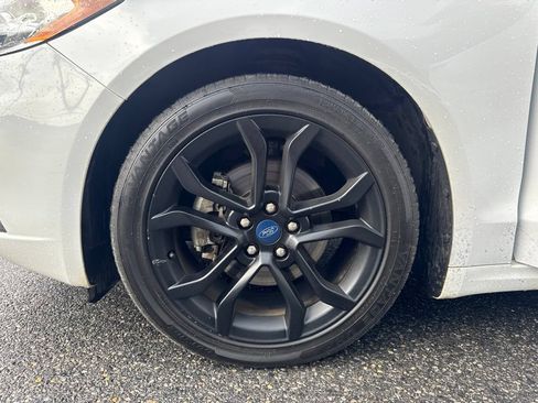 Used 2019 Ford Fusion SE w/ Equipment Group 151A FWD image 24