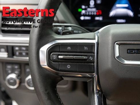 Used 2025 GMC Yukon XL Denali AWD/4WD image 15