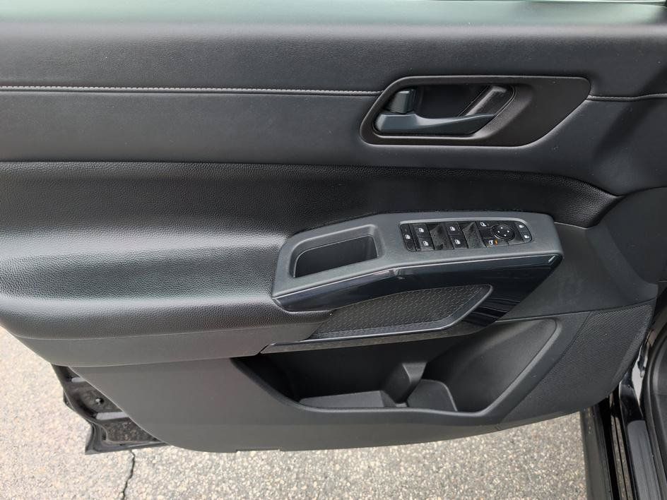 Used 2024 Nissan Pathfinder SV AWD/4WD image 16