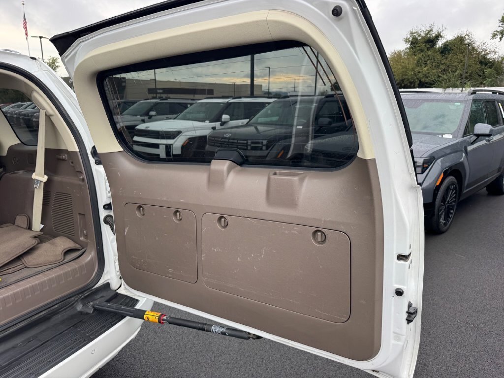 Used 2019 Lexus GX 460 Premium w/ Premium Package AWD/4WD image 16