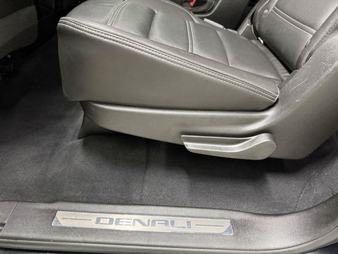 Used 2019 GMC Yukon XL Denali w/ Denali Ultimate Package AWD/4WD image 30