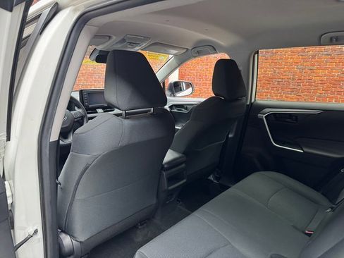 Used 2020 Toyota RAV4 LE image 24