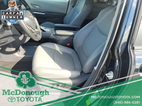Used 2024 Toyota Sienna XLE FWD image 4