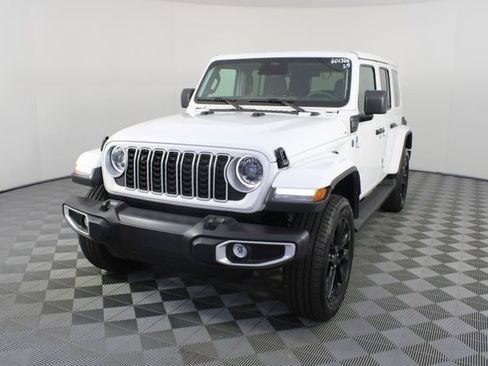 Used 2025 Jeep Wrangler Unlimited Sahara AWD/4WD image 20