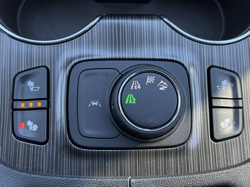 Used 2023 GMC Acadia SLT w/ Elevation Edition image 33