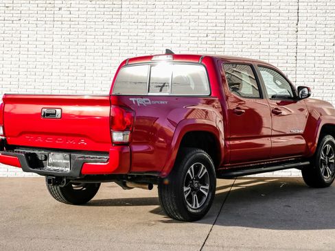 Used 2016 Toyota Tacoma TRD Sport w/ Towing Package image 5