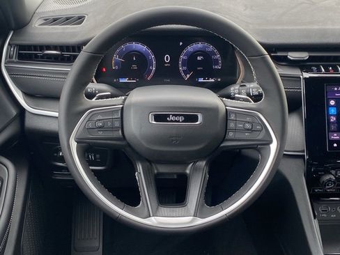 New 2025 Jeep Grand Cherokee L Altitude image 38