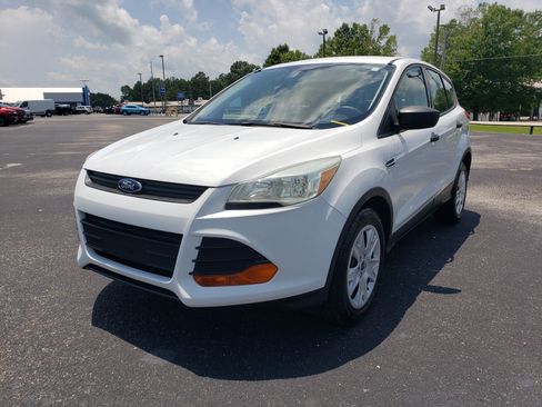 Used 2015 Ford Escape S FWD image 2