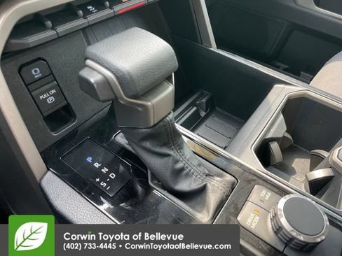Used 2022 Toyota Tundra SR5 w/ SR5 Convenience Package AWD/4WD image 14