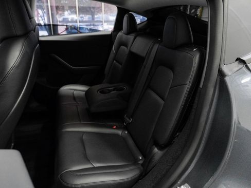 Used 2022 Tesla Model Y Long Range image 41