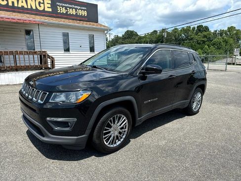 Used 2019 Jeep Compass Latitude image 3