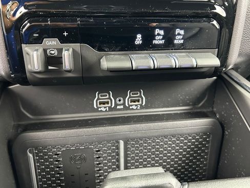New 2026 RAM 1500 Laramie AWD/4WD image 17